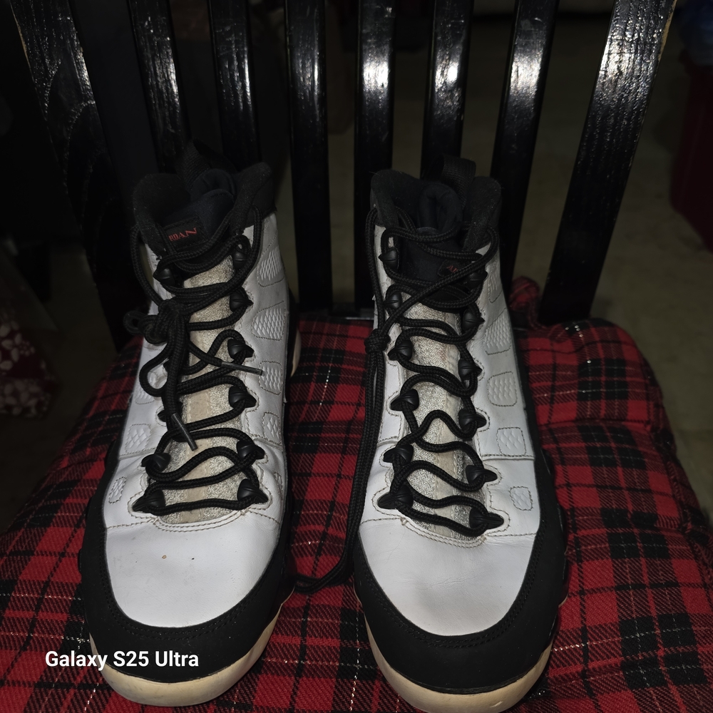Jordan Black and White Lace-Up Sneakers used Size 9
